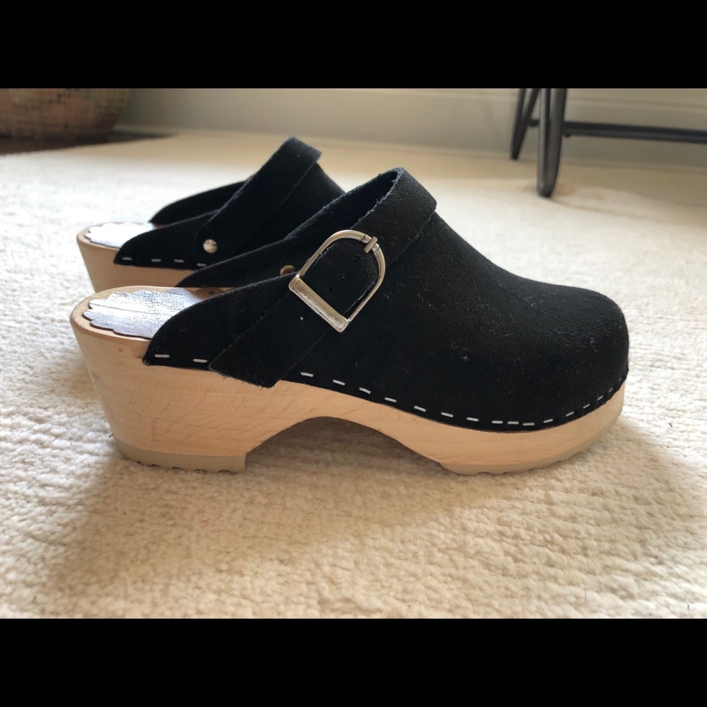 Hanna Andersson black clogs